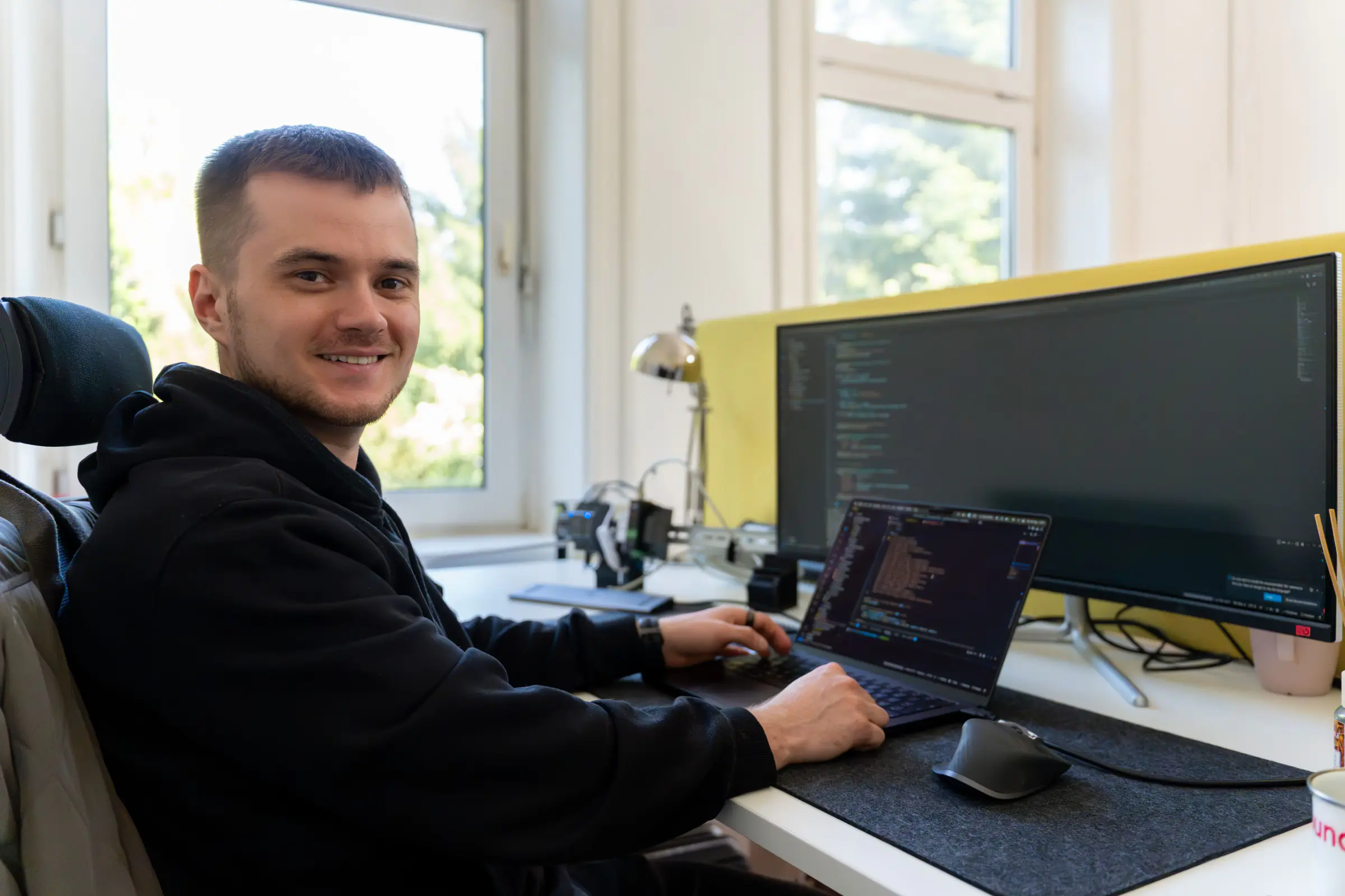 Craftum Team bei der Arbeit im Hamburger Büro