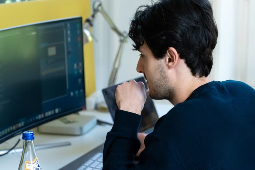Craftum Team bei der Arbeit im Hamburger Büro